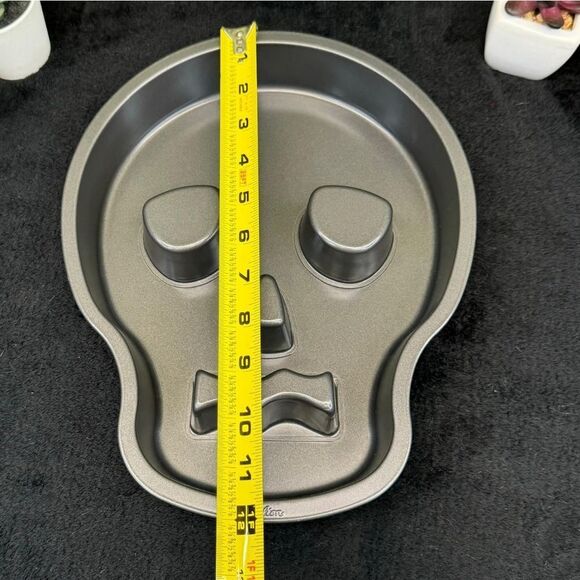Wilton Skull Cake Pan – Spooky Halloween Bakeware - Picture 13 of 16